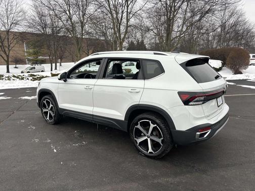 2025 Volkswagen Taos 1.5T SEL