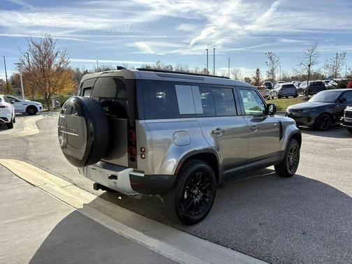 2025 Land Rover Defender 110 P300