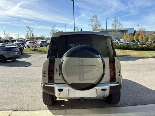 2025 Land Rover Defender 110 P300