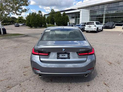 2025 BMW 330 i xDrive