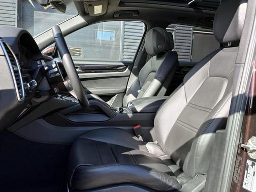2022 Porsche Cayenne Cayenne