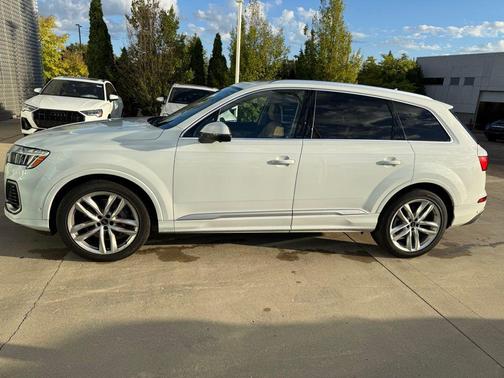 2025 Audi Q7 55 Premium Plus