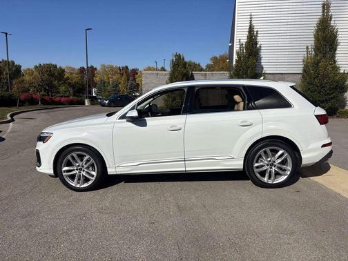 2025 Audi Q7 55 Premium Plus