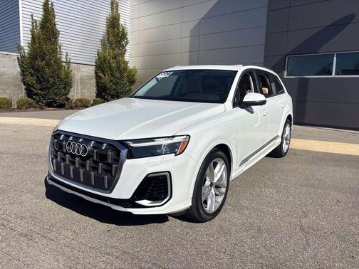 2025 Audi Q7 55 Premium Plus