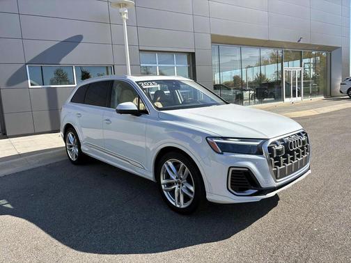 2025 Audi Q7 55 Premium Plus