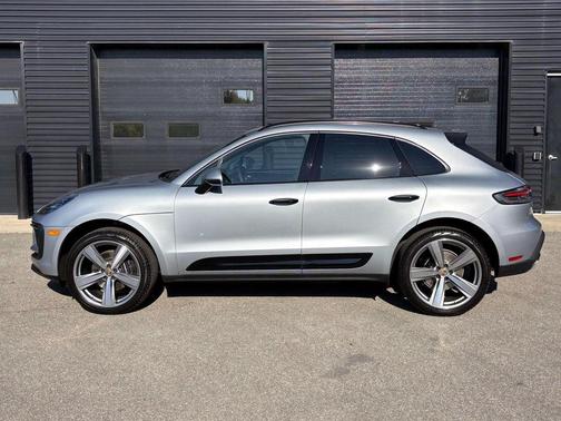 2025 Porsche Macan Base