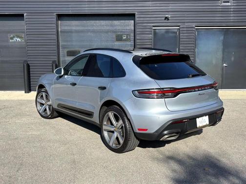 2025 Porsche Macan Base
