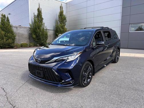 2022 Toyota Sienna XSE 7 Passenger