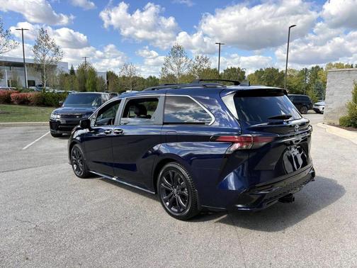 2022 Toyota Sienna XSE 7 Passenger