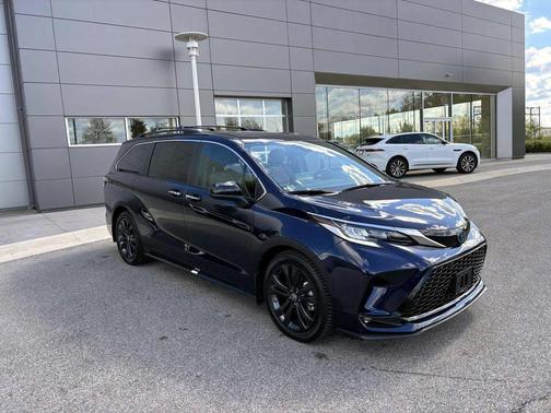 2022 Toyota Sienna XSE 7 Passenger