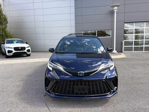 2022 Toyota Sienna XSE 7 Passenger