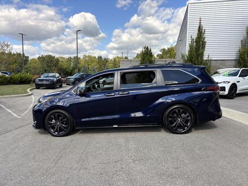 2022 Toyota Sienna XSE 7 Passenger