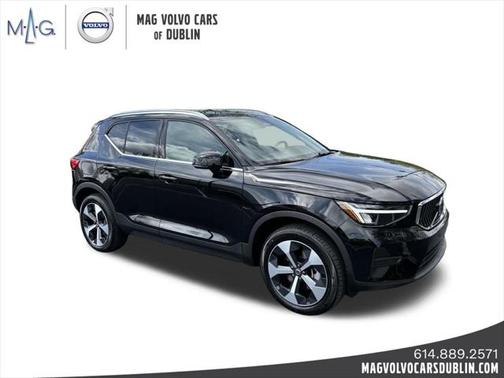 2025 Volvo XC40 B5 Core Bright Theme