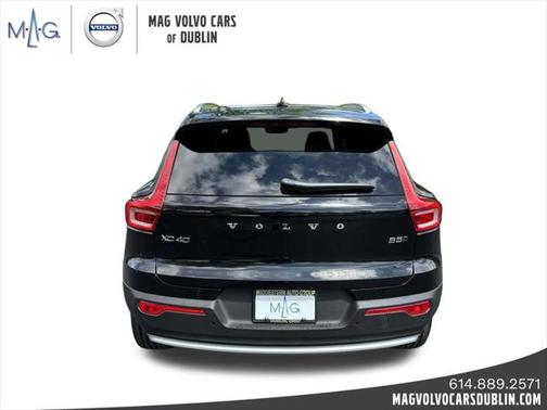 2025 Volvo XC40 B5 Core Bright Theme