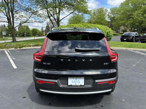 2025 Volvo XC40 B5 Core Bright Theme
