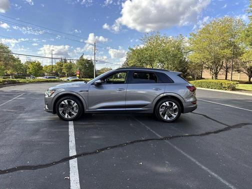 2023 Audi e-tron Premium quattro