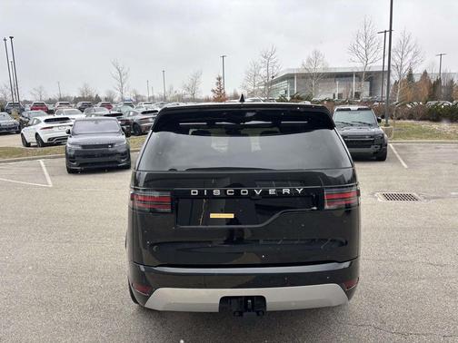 2026 Land Rover Discovery Tempest Edition