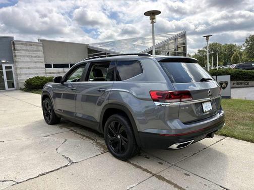 2022 Volkswagen Atlas 3.6L SE w/Technology