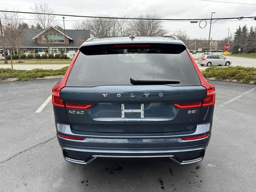 2025 Volvo XC60 B5 Core