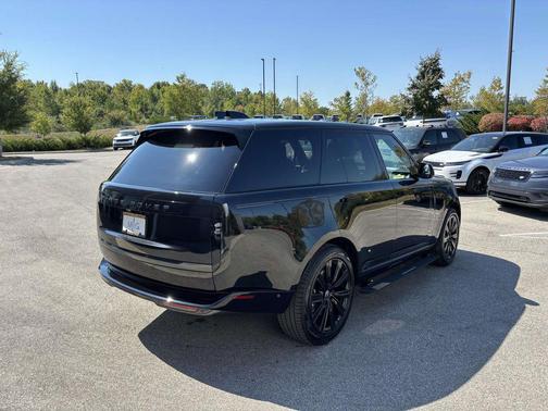 2025 Land Rover Range Rover P550e SE