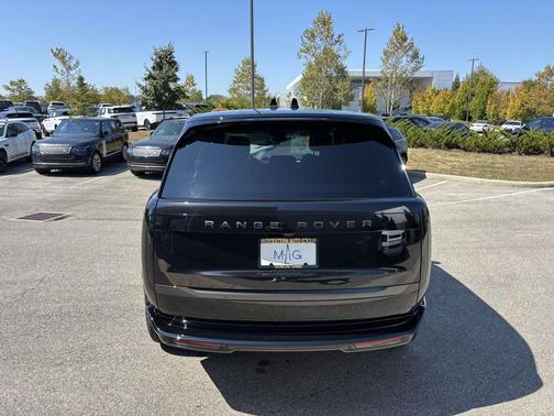 2025 Land Rover Range Rover P550e SE
