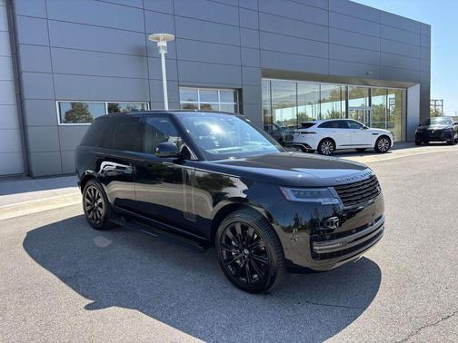 2025 Land Rover Range Rover P550e SE