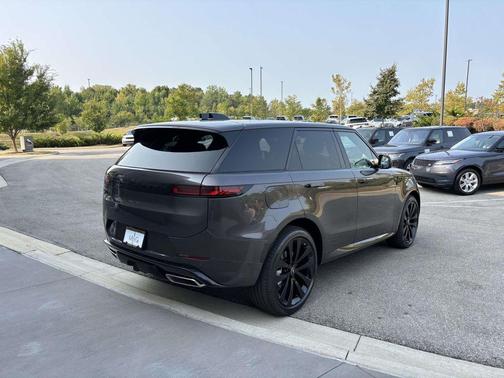 2025 Land Rover Range Rover Sport SE
