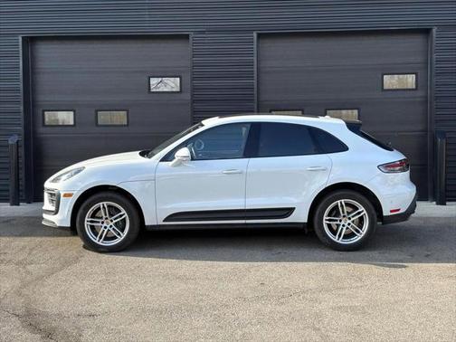 2023 Porsche Macan Base