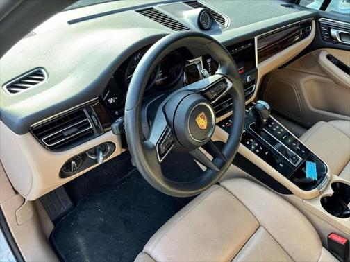 2023 Porsche Macan Base