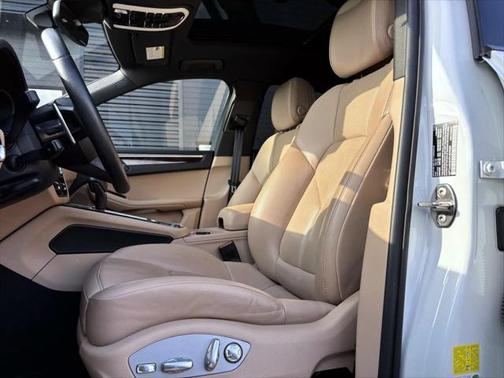 2023 Porsche Macan Base