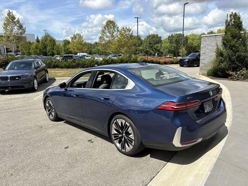 2025 BMW 530 i xDrive