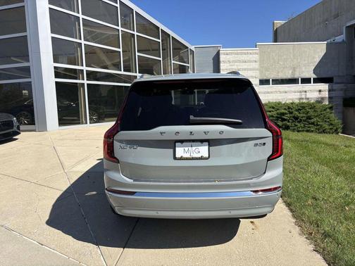 2026 Volvo XC90 B5 Ultra 6-Seater