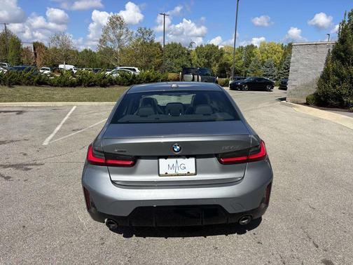 2025 BMW 330 i xDrive