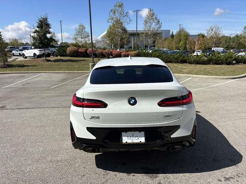 2025 BMW X4 xDrive30i