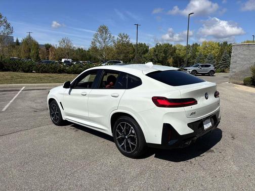 2025 BMW X4 xDrive30i