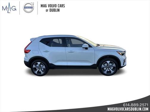 2025 Volvo XC40 B5 Core Bright Theme