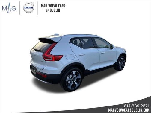 2025 Volvo XC40 B5 Core Bright Theme