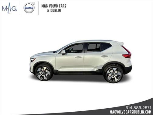 2025 Volvo XC40 B5 Core Bright Theme