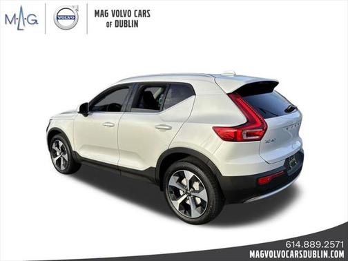 2025 Volvo XC40 B5 Core Bright Theme
