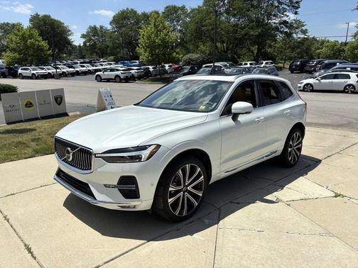 2023 Volvo XC60 B5 Ultimate Bright Theme