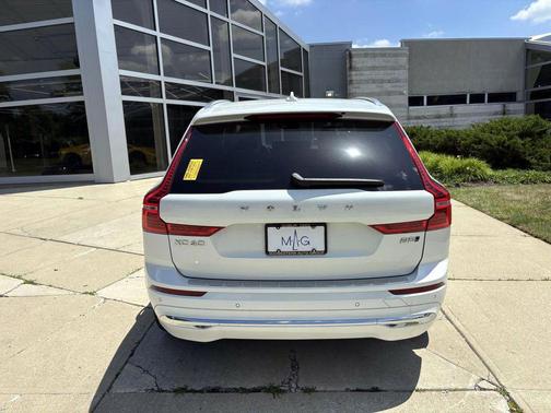 2023 Volvo XC60 B5 Ultimate Bright Theme