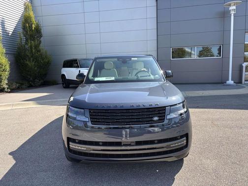 2025 Land Rover Range Rover P400 SE
