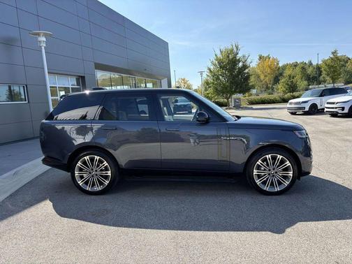 2025 Land Rover Range Rover P400 SE