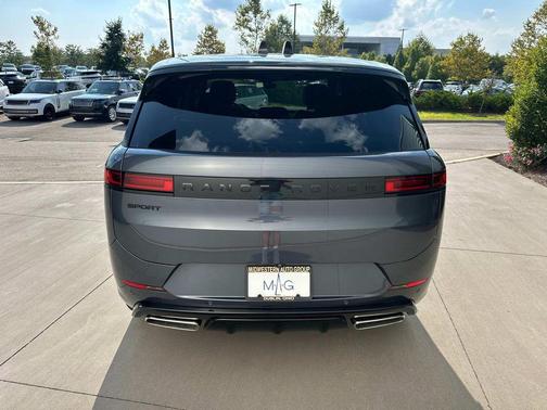 2025 Land Rover Range Rover Sport SE
