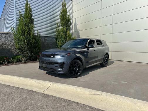 2025 Land Rover Range Rover Sport SE