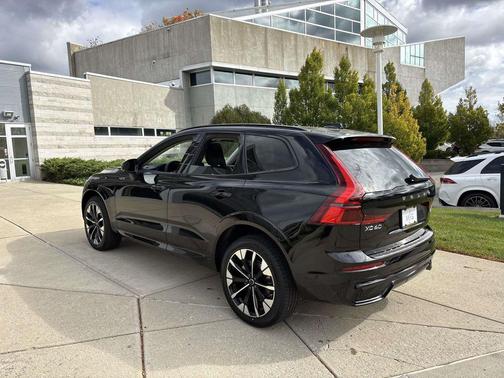 2026 Volvo XC60 B5 Plus