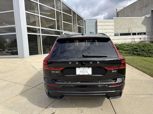 2026 Volvo XC60 B5 Plus