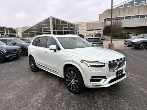 2023 Volvo XC90 B5 Plus