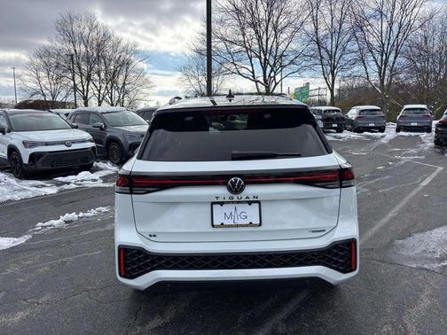 2026 Volkswagen Tiguan 2.0T SE R-Line Black 4MOTION