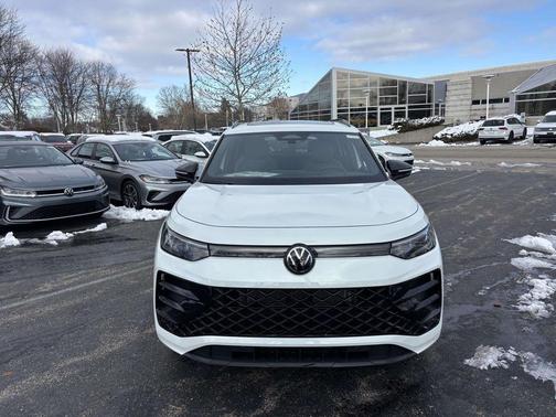 2026 Volkswagen Tiguan 2.0T SE R-Line Black 4MOTION